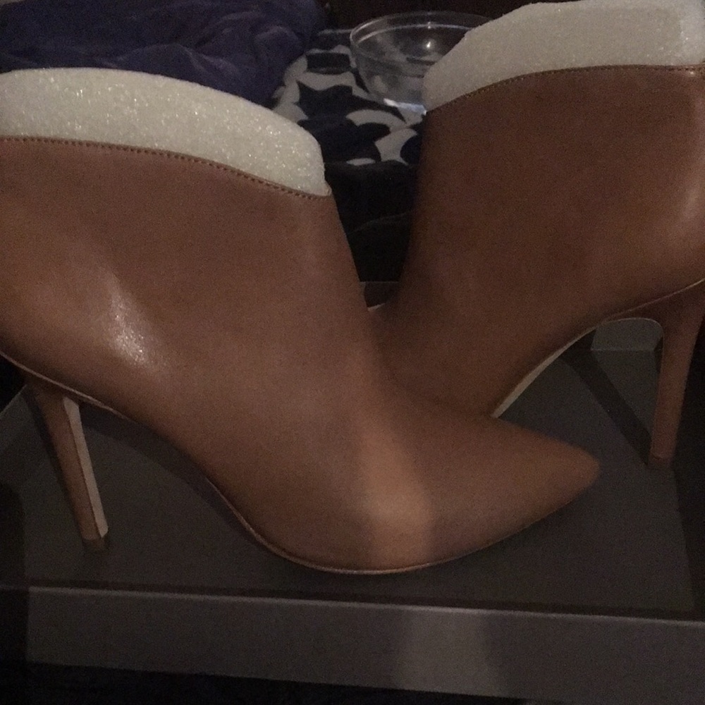 (8-1/2) Halston Heritage Shooties “Karen” in Camel